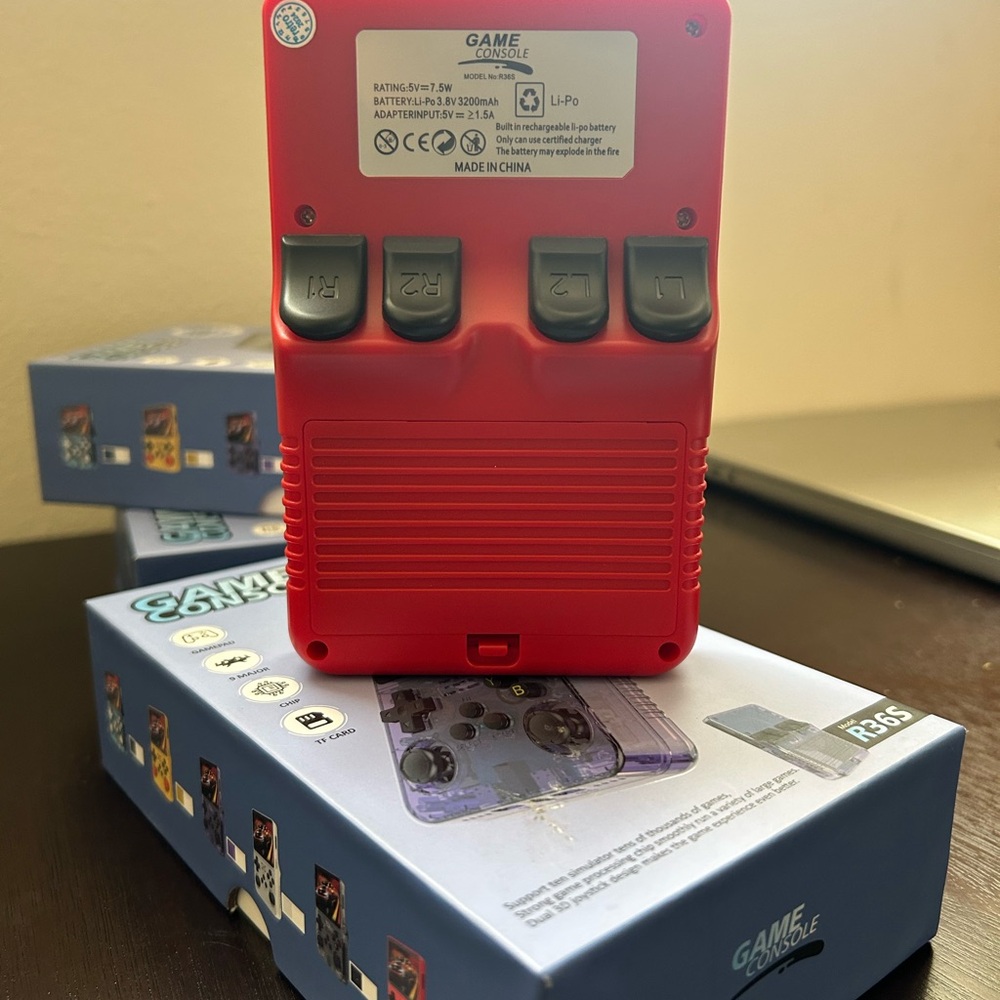Retro Handheld Gaming R36S - Picture 4 of 9